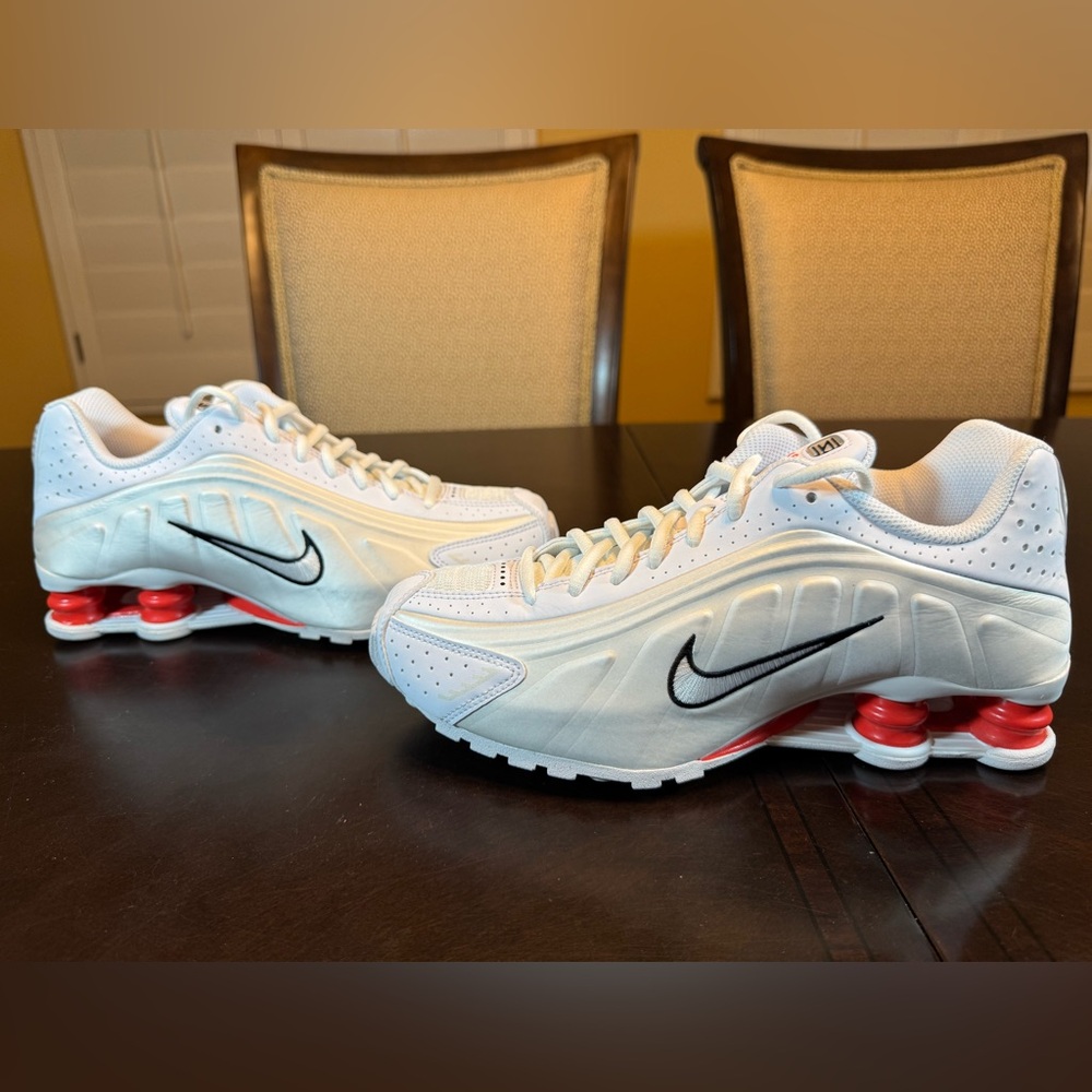 New Nike Shox R4 White Red Sneaker Shoes Size US 6Y - Picture 11 of 14